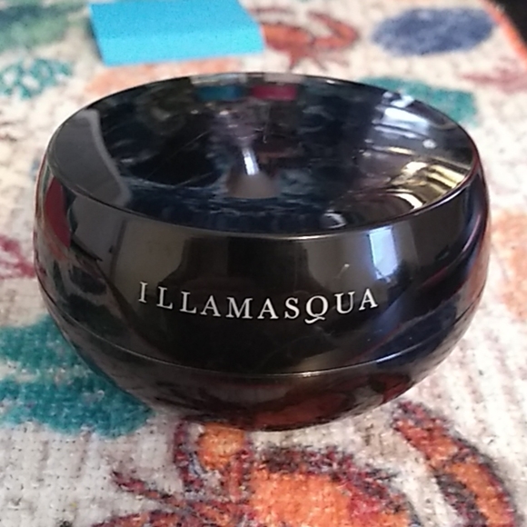 Illamasqua Other - Illamasqua Hydra veil